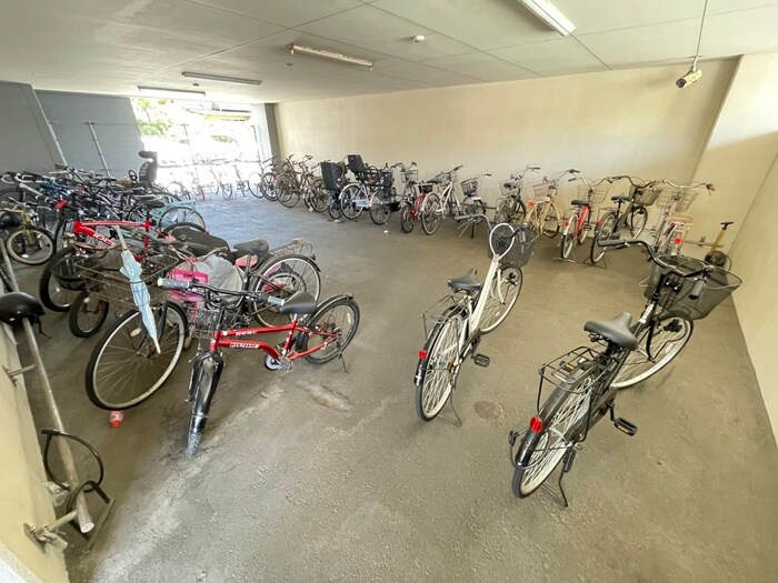 物件外観写真5　(駐輪場)