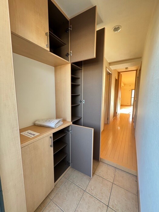 物件内観写真11　(玄関)