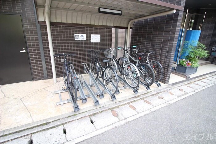 物件外観写真4　(駐輪場)