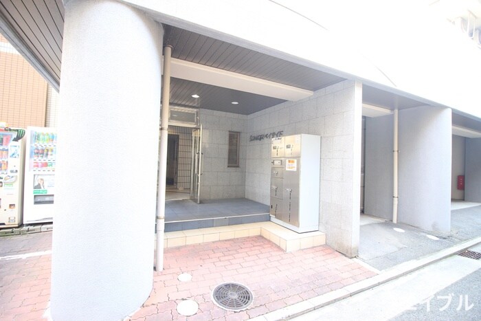 物件外観写真2　(エントランス部分)