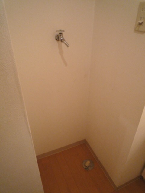 物件内観写真13　(洗濯機置場)