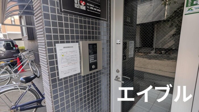 物件外観写真3　(エントランス部分)