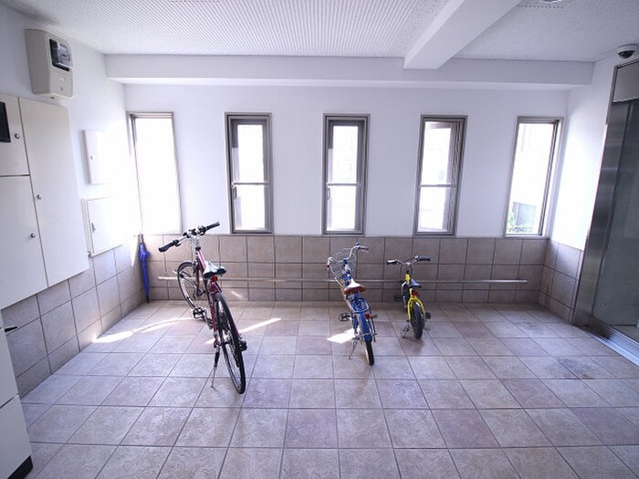 物件外観写真5　(駐輪場)