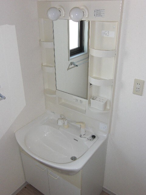 物件内観写真11　(洗面)