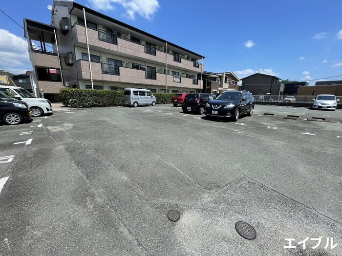 物件外観写真3　(駐車場)