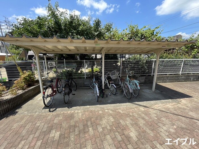 物件外観写真4　(駐輪場)