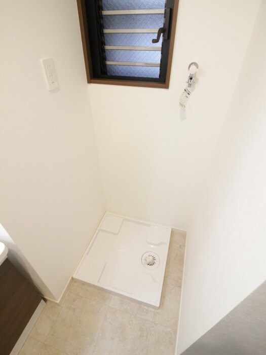 物件内観写真10　(洗濯機置場)