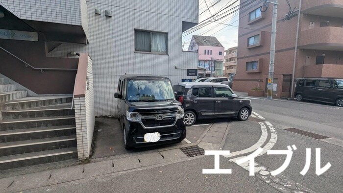 物件外観写真4　(駐車場)