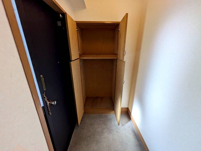 物件内観写真11　(玄関)