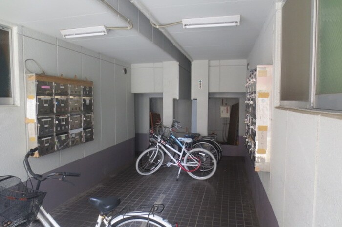 物件外観写真2　(エントランス部分)