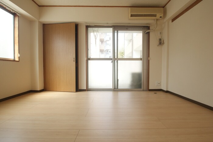 物件内観写真4　(居室)