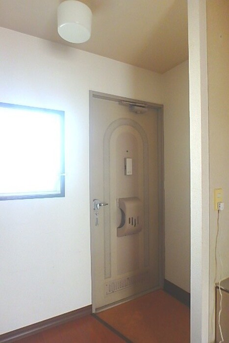 物件内観写真11　(玄関)