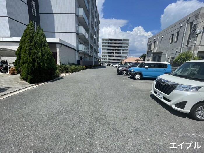 物件外観写真2　(駐車場)