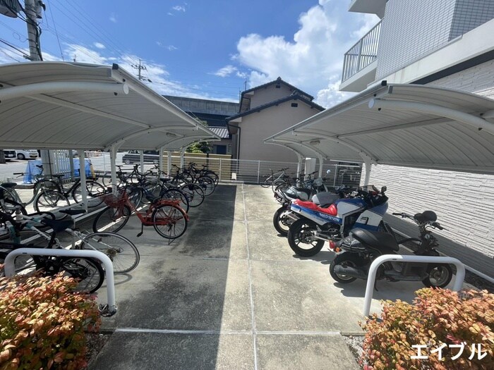 物件外観写真3　(駐輪場)