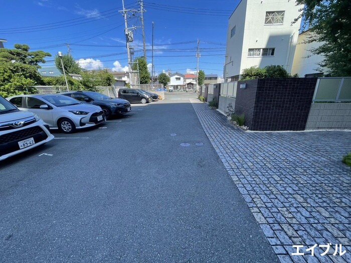 物件外観写真2　(駐車場)