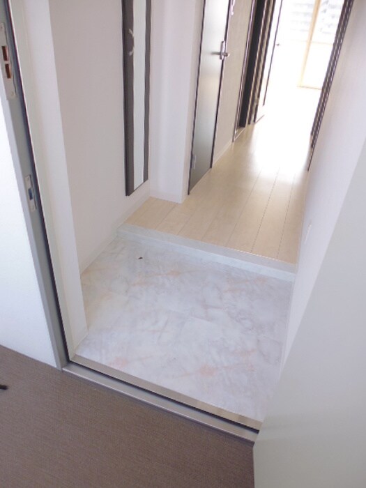 物件内観写真7　(玄関)