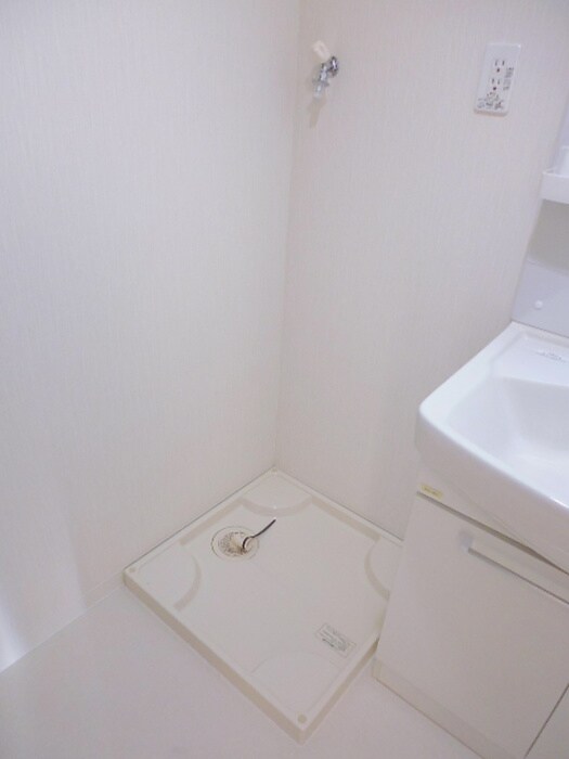 物件内観写真8　(洗濯機置場)