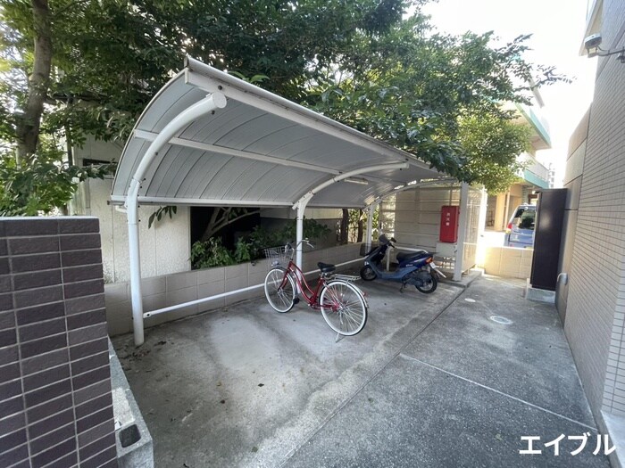 物件外観写真3　(駐輪場)