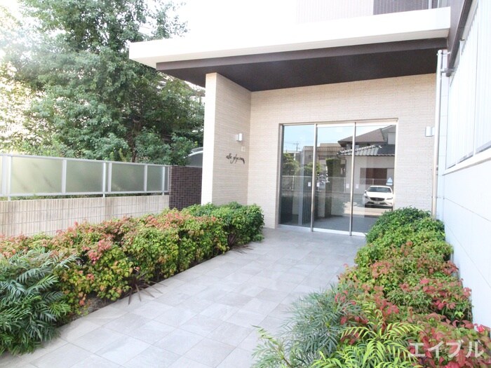 物件外観写真4　(エントランス部分)