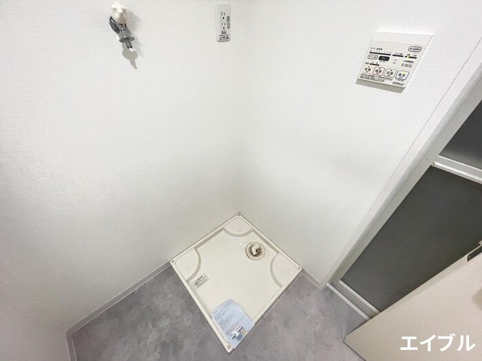 物件内観写真12　(洗濯機置場)