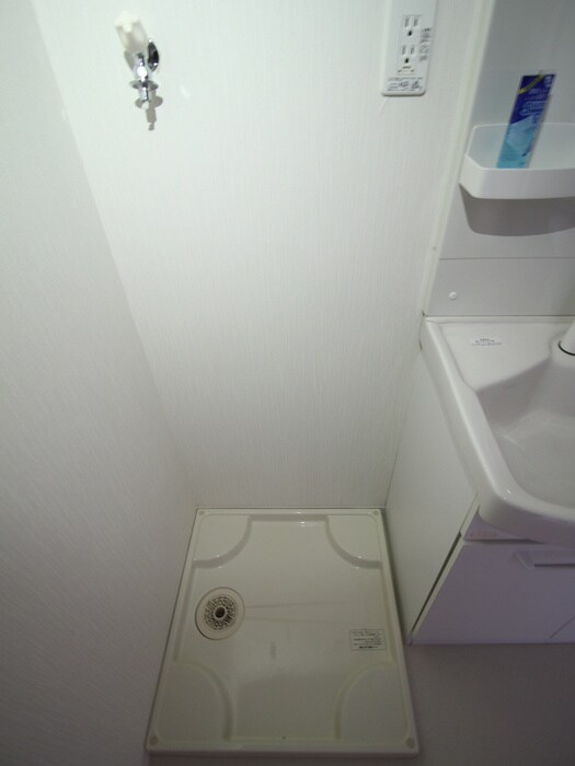 物件内観写真12　(洗濯機置場)