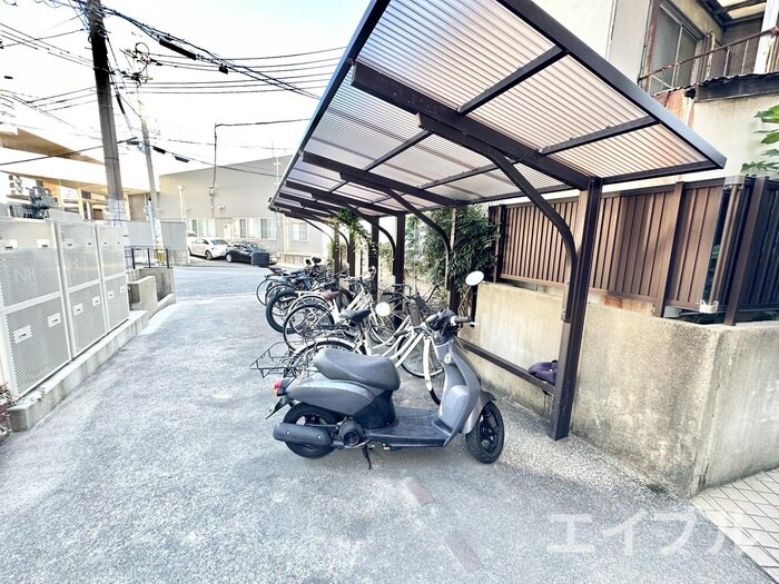 物件外観写真5　(駐輪場)