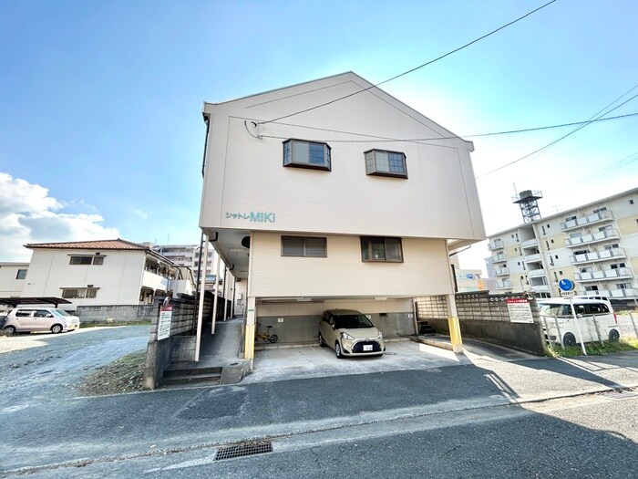 物件外観写真2　(駐車場)