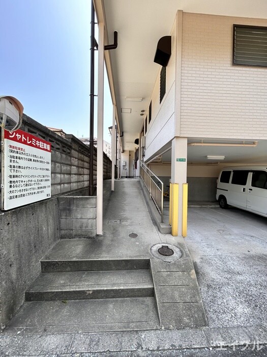 物件外観写真4　(エントランス部分)