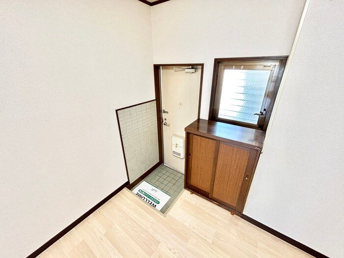 物件内観写真13　(玄関)