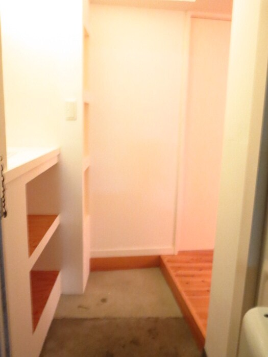 物件内観写真7　(玄関)