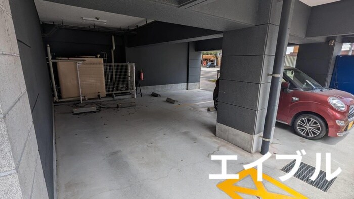 物件外観写真4　(駐車場)