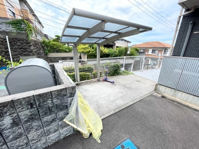 物件外観写真4　(駐輪場)