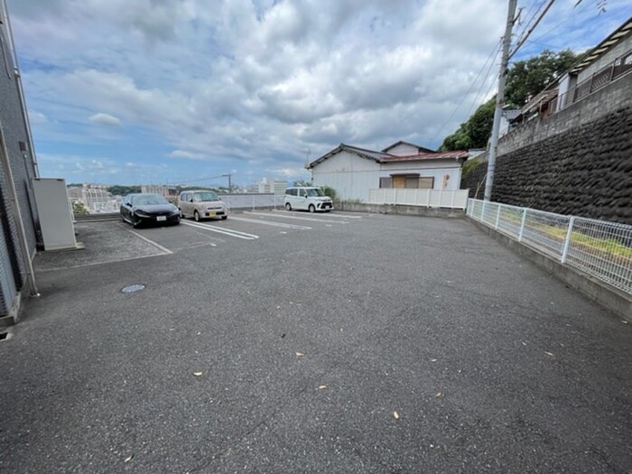 物件外観写真5　(駐車場)