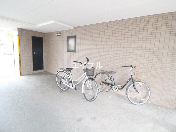 物件外観写真3　(駐輪場)