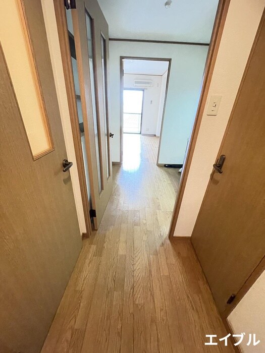 物件内観写真12　(玄関)