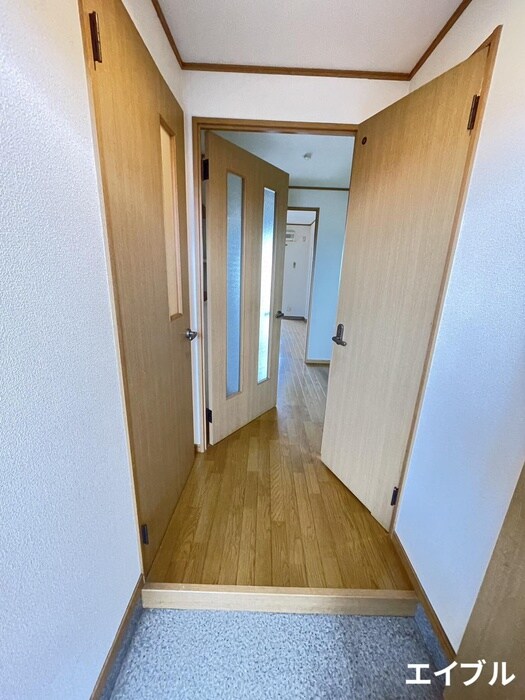 物件内観写真18　(玄関)