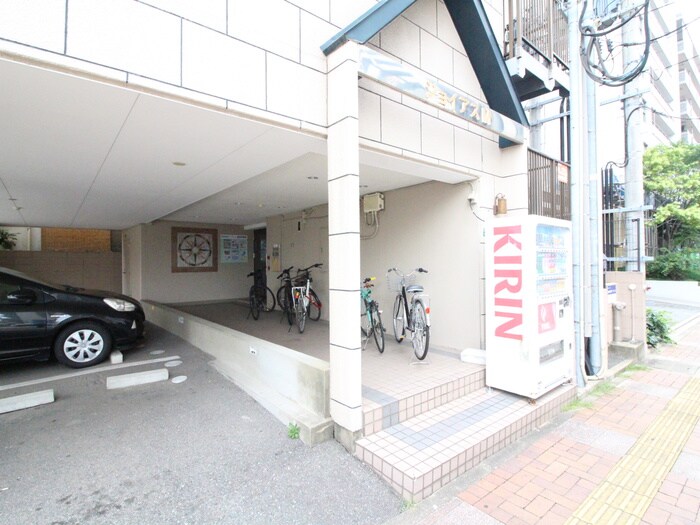 物件外観写真3　(エントランス部分)