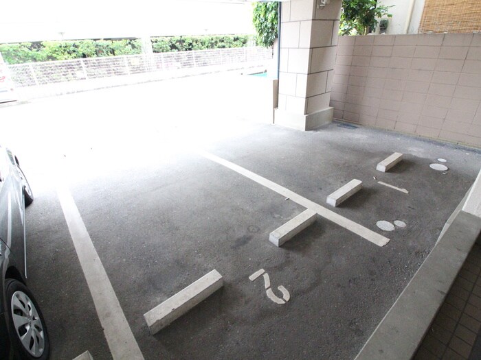 物件外観写真4　(駐車場)