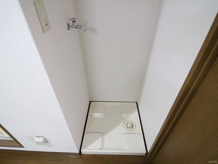 物件内観写真11　(洗濯機置場)