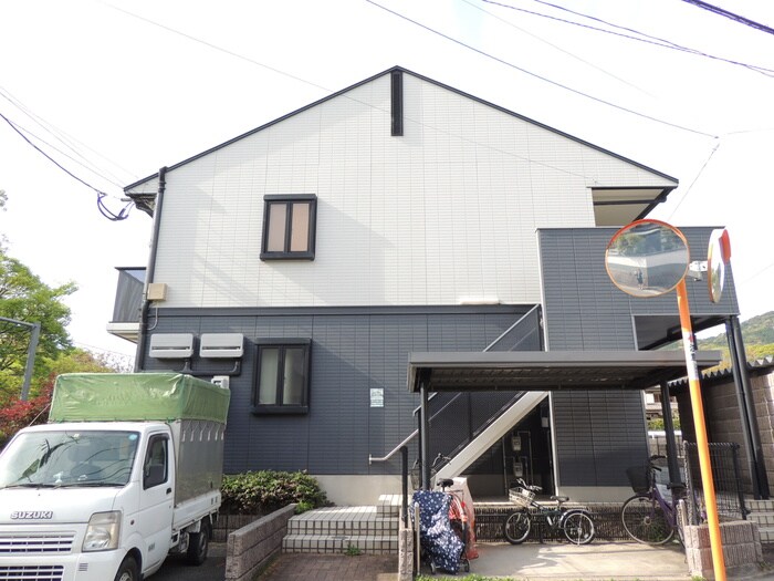 物件外観写真3　(エントランス部分)