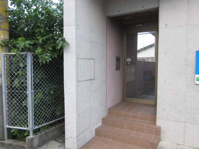 物件外観写真2　(エントランス部分)