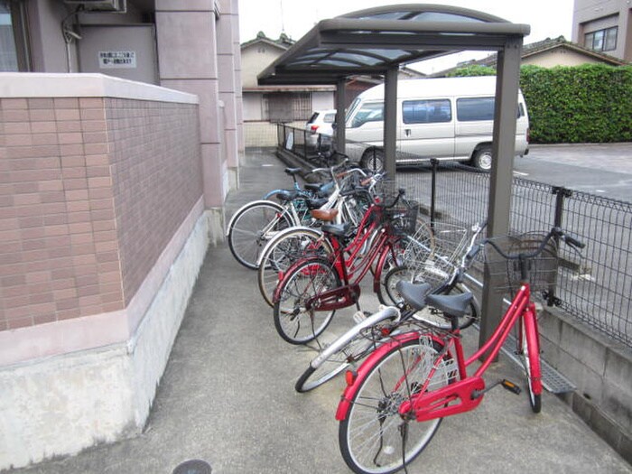 物件外観写真3　(駐輪場)