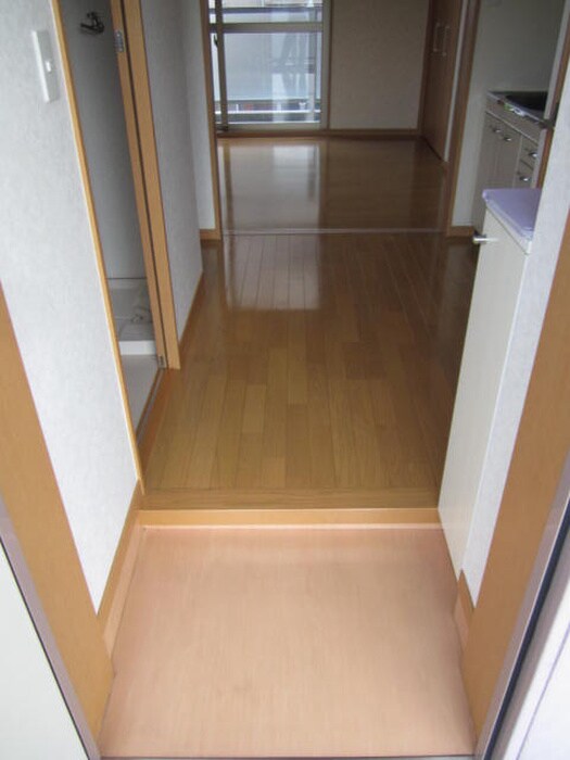 物件内観写真10　(玄関)