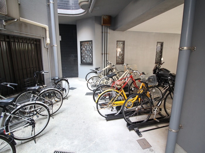 物件外観写真2　(駐輪場)