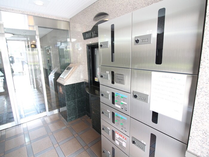 物件外観写真3　(エントランス部分)