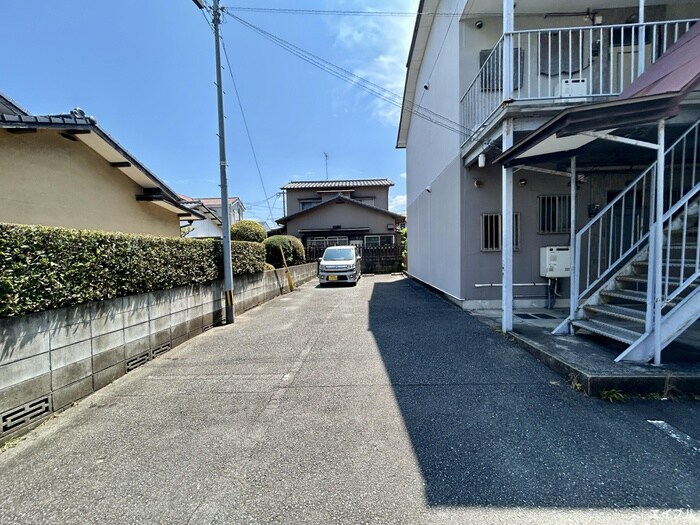 物件外観写真6　(駐車場)