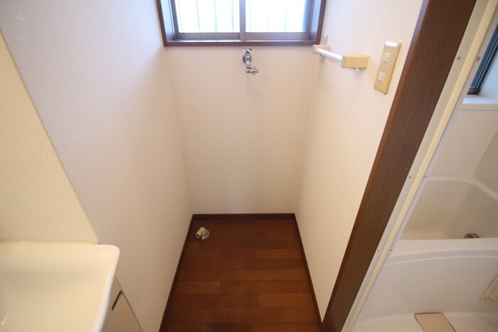 物件内観写真14　(洗濯機置場)