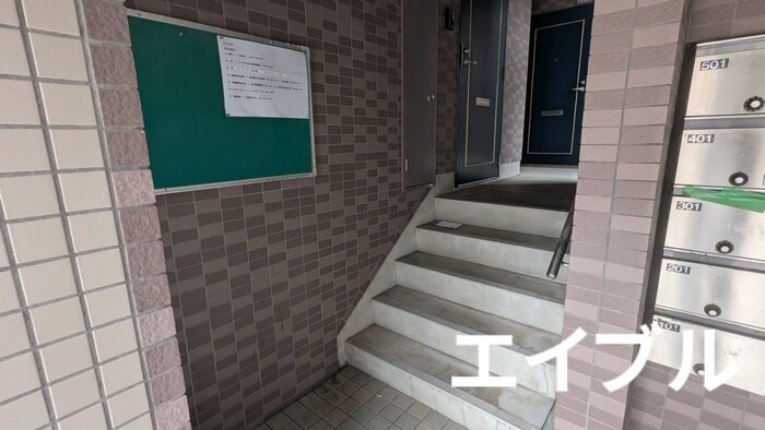 物件外観写真3　(エントランス部分)