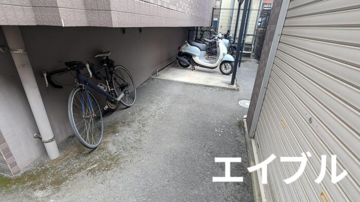 物件外観写真5　(駐輪場)