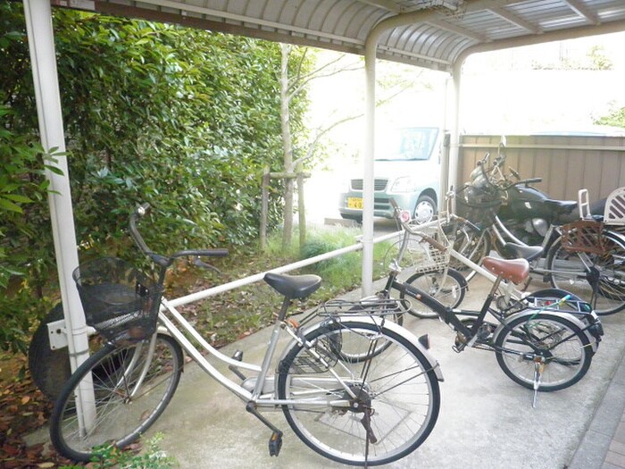 物件外観写真5　(駐輪場)